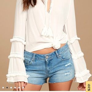 ENJEAN light wash denim shorts. Raw hem. Size Med